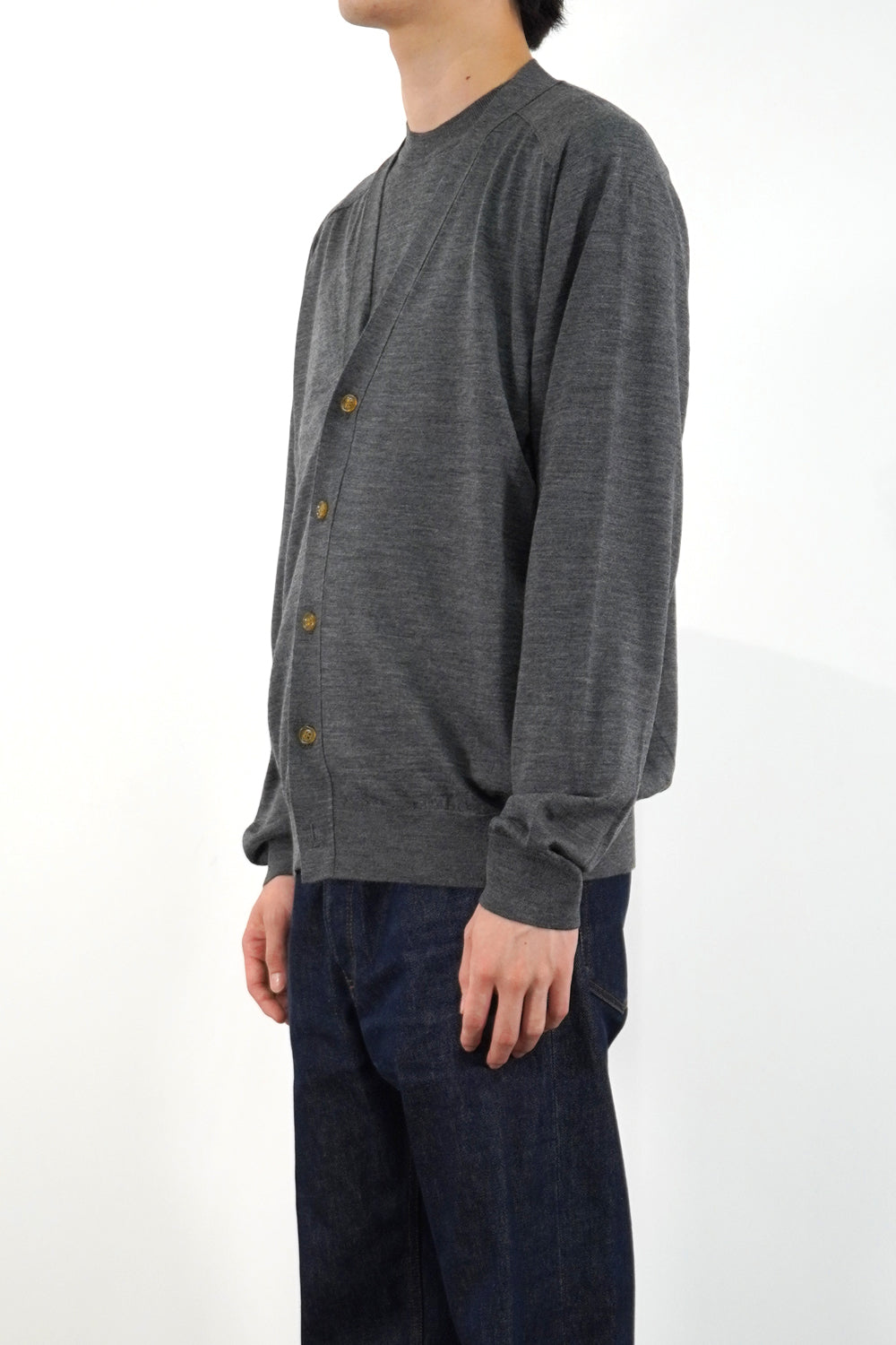 【新品】UMEDA 16GG Wool V-neck Cardigan BK 16GG V NECK CARDIGAN (UM302-UCD16-BLK) – the-knitbar.com