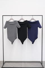 【サ専用 Pre-Order】Off-Shoulder H/S Body-Suit (CZ126-LPO54) / D.Navy